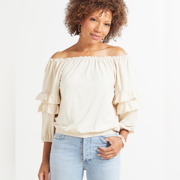 Evereve Cory Knit Ruffle Off Shoulder top - Picture 1 of 3
